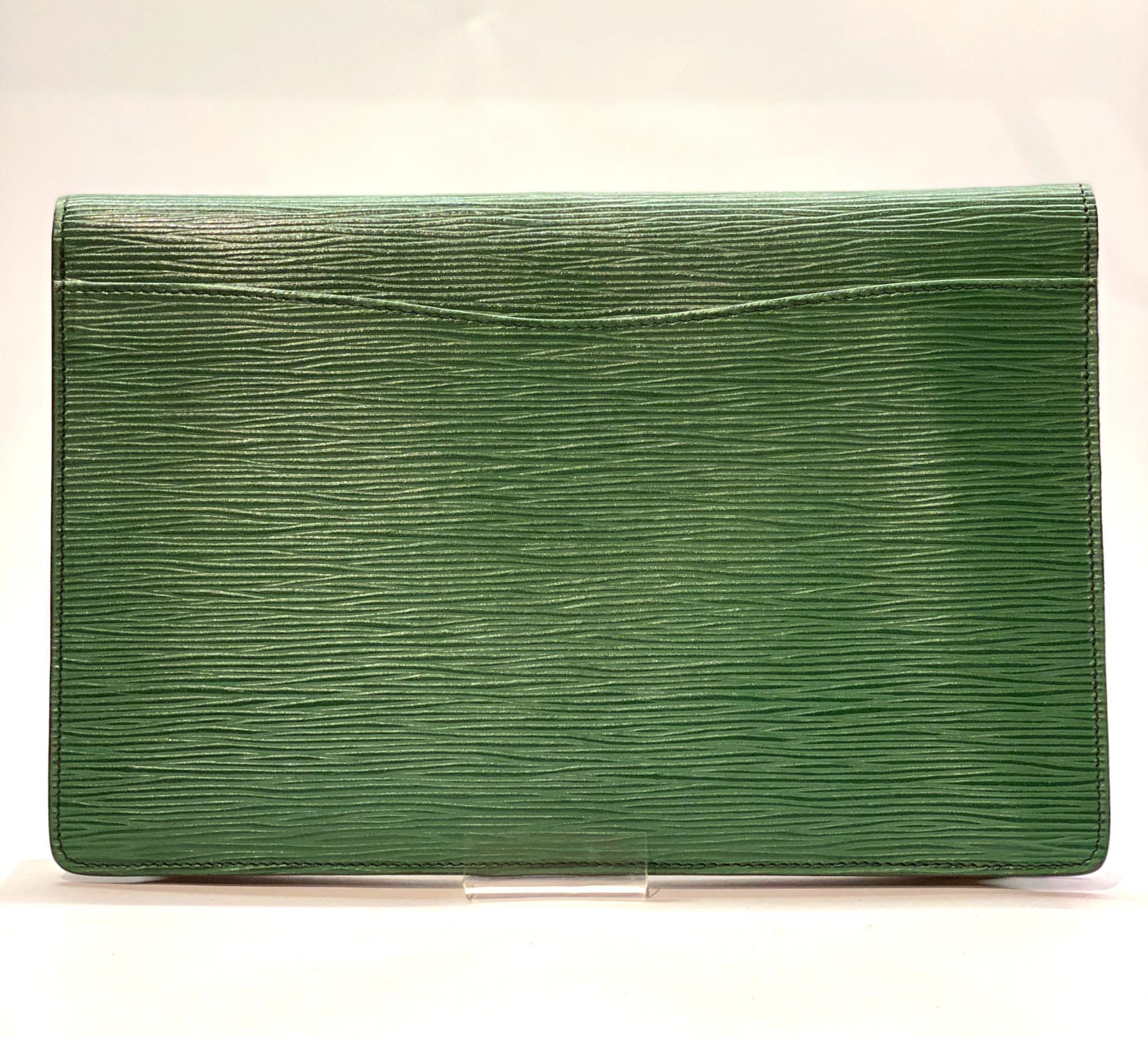 Louis Vuitton Green Epi Clutch - Image 3