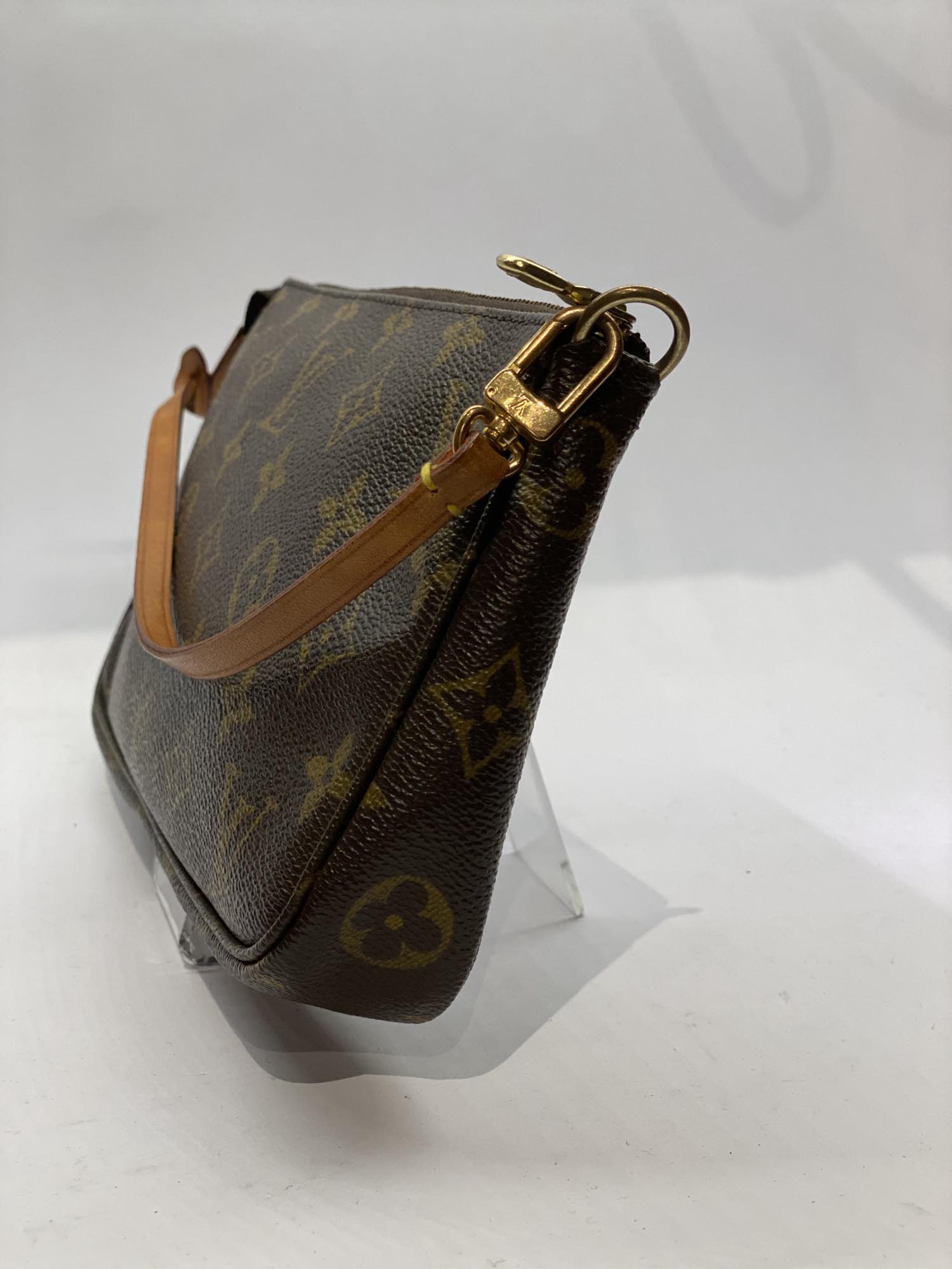 Louis Vuitton Monogram Pochette - Image 2