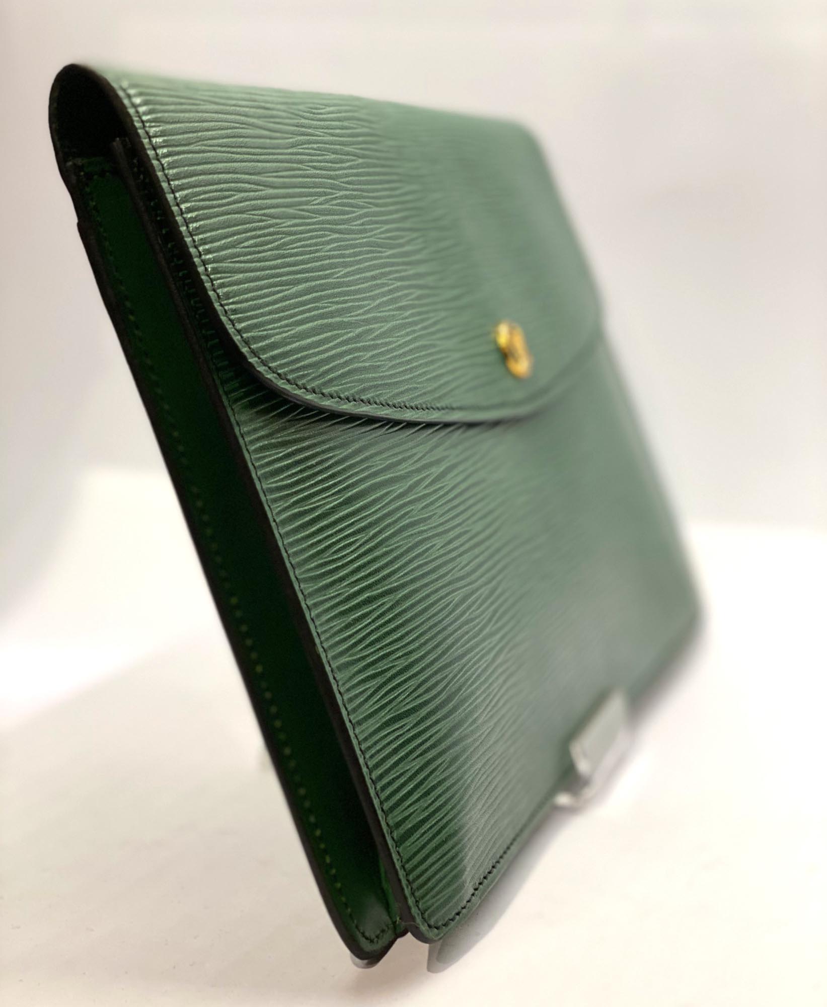 Louis Vuitton Green Epi Clutch - Image 2