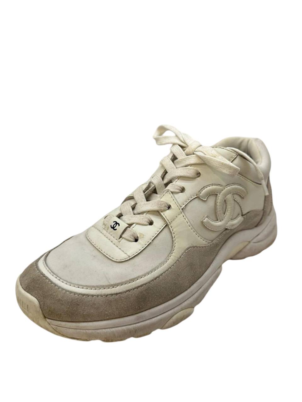 Chanel White Leather CC Logo Sneakers - Image 5
